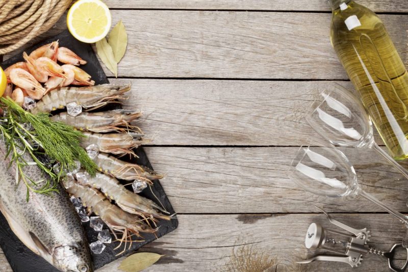 No marides solo pescado con los vinos blancos