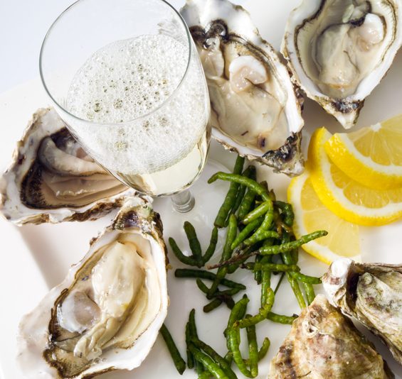 Más que un aperitivo: Ideas de maridaje para el Cava