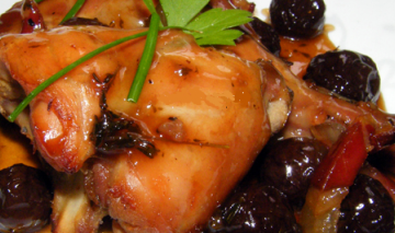 Lapin avec des cerises